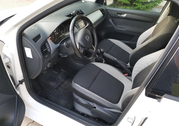 Skoda Fabia cena 25700 przebieg: 259000, rok produkcji 2017 z Warszawa małe 106